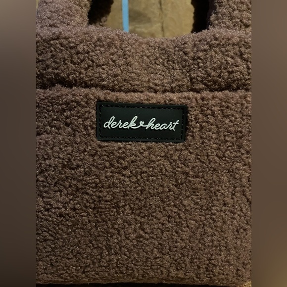 Derek♡Heart Sherpa Crossbody Shoulder Handbag - Picture 2 of 10